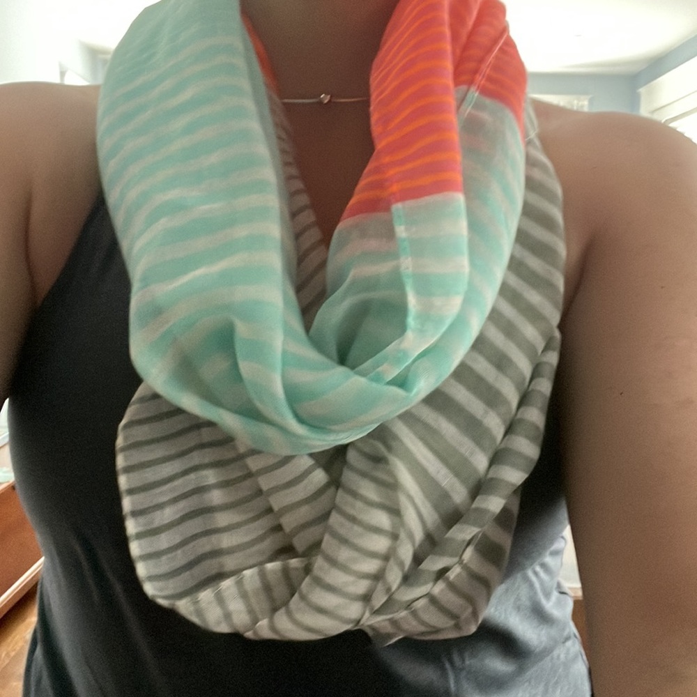 Lightweight 100% viscose circular scarf